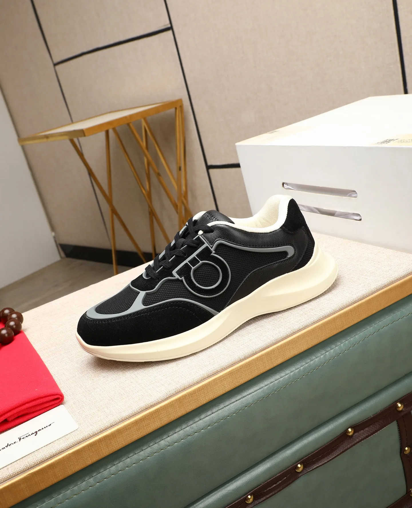 Men's shoes 💰700 📛📛 Salvatore Ferragamo is the world's top luxury footwear brand. It comes from the fashion kingdom of Italy. It is famous all over the world for its traditional handmade design and novel styles... 🚶🏻🚶🏻New suit shoes are available simultaneously at the counter. This model is purely handmade. The fabric is imported from Italy and original first-layer cowhide. Mesh + cowhide lining. Original authentic outsole🌀🌀Size: 39➖44 (38 45 customized)